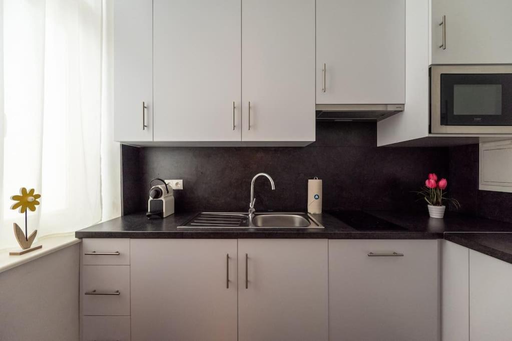 Pristine 1Br Steps From City By Hm Wien Eksteriør bilde