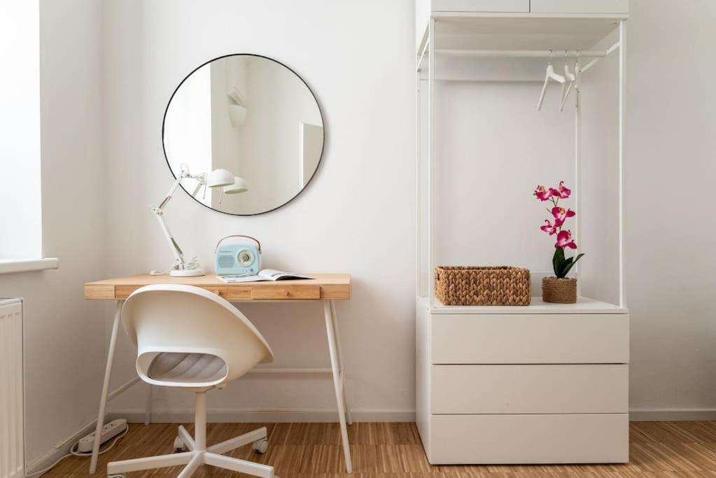 Pristine 1Br Steps From City By Hm Wien Eksteriør bilde