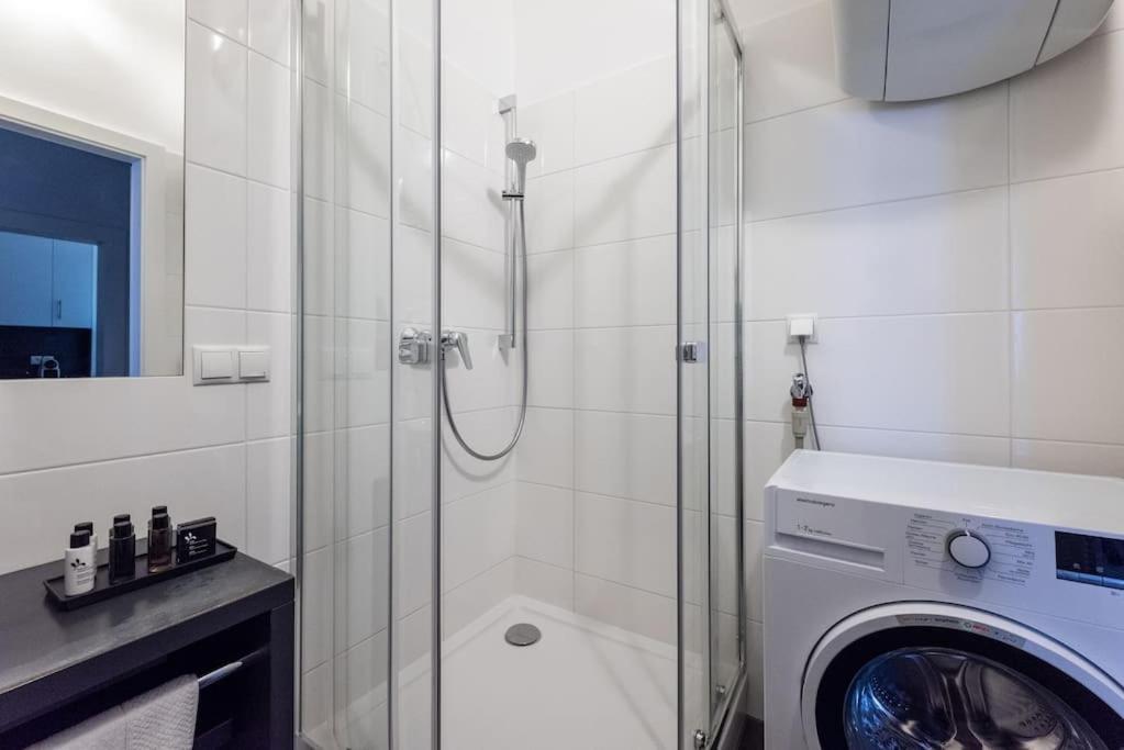 Pristine 1Br Steps From City By Hm Wien Eksteriør bilde